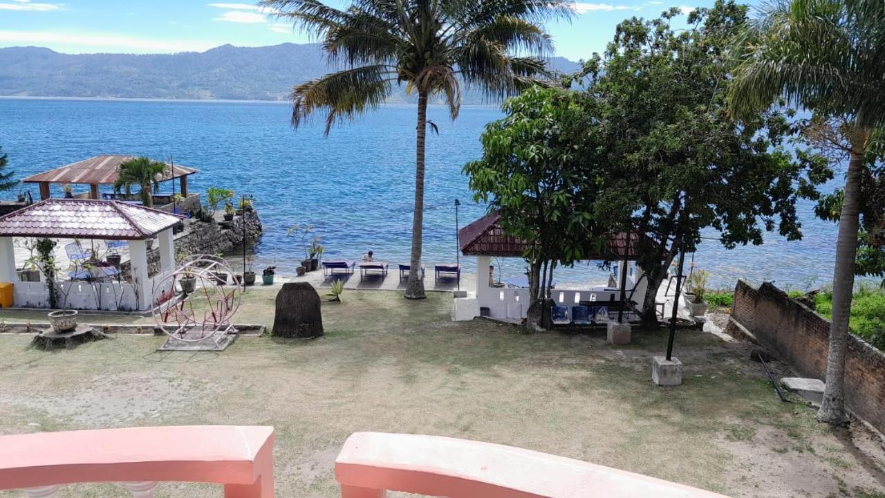 Barbara Hotel Tuktuk Siadong